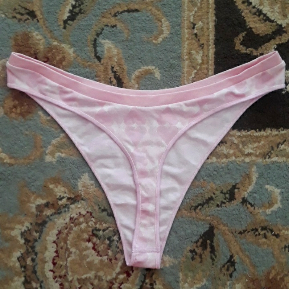 Pink VS thong - Picture 8 of 15